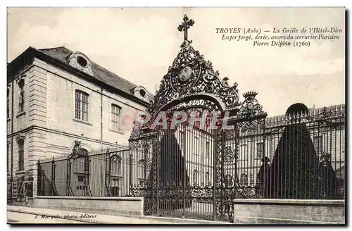 Troyes Cartes postales La grille de l'hotel Dieu En fer forge doree oeuvre du serrurier parisien Pierre Delph
