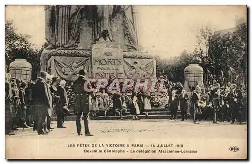 Paris Ansichtskarte AK Defiles de la victoire a Paris 14 juillet 1919 Dvant le CEnotaphe La delegation Alsacienne