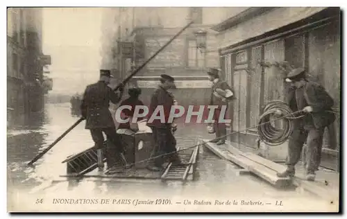 Paris Cartes postales Inondations de Paris 29 janvier 1910 Un radeau rue de la Bucherie