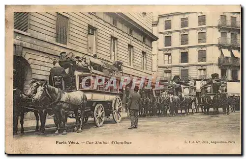Paris Vecu Cartes postales Une station d&#39omnibus TOP (chevaux voiture)