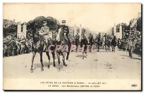 Paris Ansichtskarte AK FEtes de la Victoire 14 juillet 1915 Le defile Marechaux Joffre et Foch (militaria)