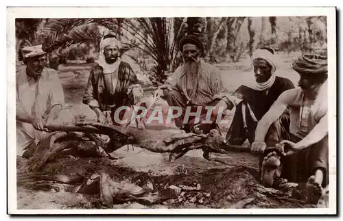 Algerie Cartes postales Scenes et types le merchpui Un roti en plein air