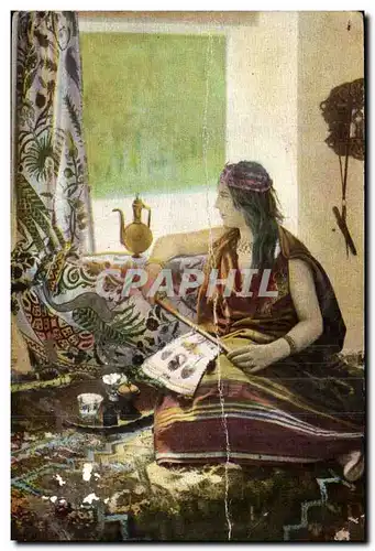 Algerie Ansichtskarte AK Scenes et types Femme arabe dans son interieur
