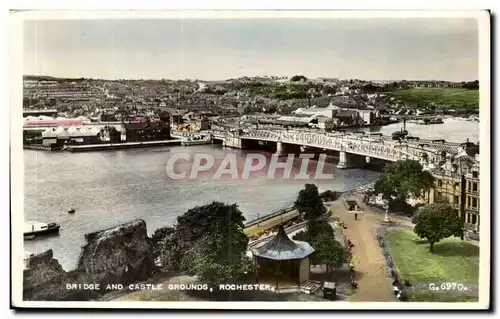 Grande Bretagne Ansichtskarte AK Bridge and castle Grounds Rochester