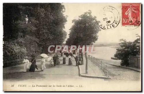 Vichy Ansichtskarte AK La promenade sur les bords de l&#39Allier