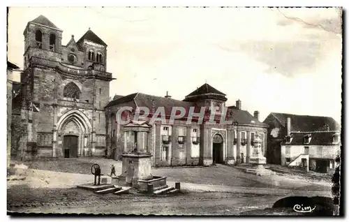 Souvigny Cartes postales L&#39eglise et le monument