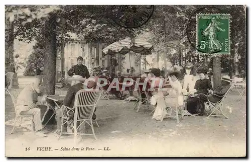 Vichy - Scene dans le Parc - Cartes postales