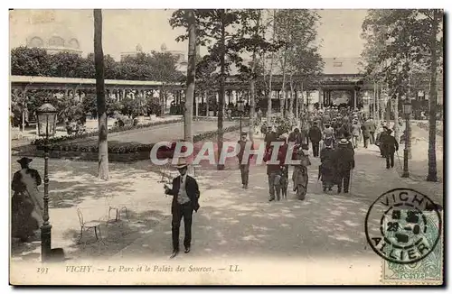 Vichy - Le Parc et le Palais des Sources - Cartes postales