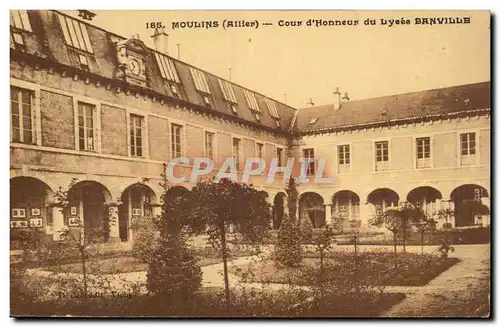 Moulins - Cour D&#39Honneur du Lycee Banville - Cartes postales