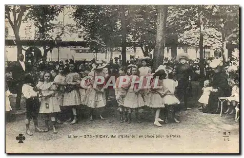 Vichy - Bal d&#39Enfants en place pour la Polka - danse - Cartes postales