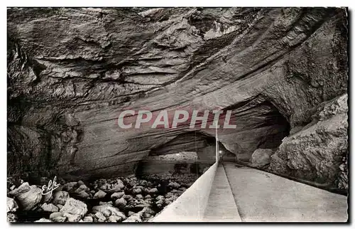 Ariege MAs d&#39Azil Interieur de la grotte et l&#39arize