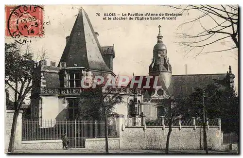 Cartes postales Blois Le pavilon d&#39Anne de Bretagne et le clocher de l&#39eglise Saint Vincent