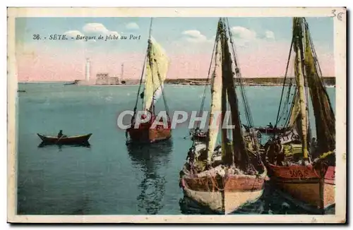 Cette Ansichtskarte AK Barques de peche au port (bateaux)