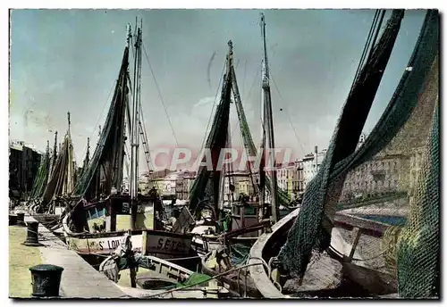 Cette sete Cartes postales les bateaux de peche a quai