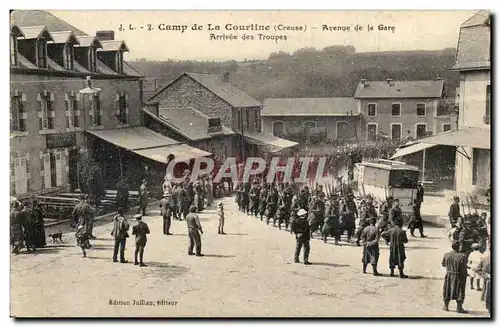 Creuse Ansichtskarte AK Camp de la Courtine Avenue de la gare Arrivee des troupes (militaria) TOP