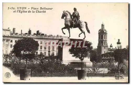 Ansichtskarte AK Lyon Place Bellecour et l&#39eglise de la charite