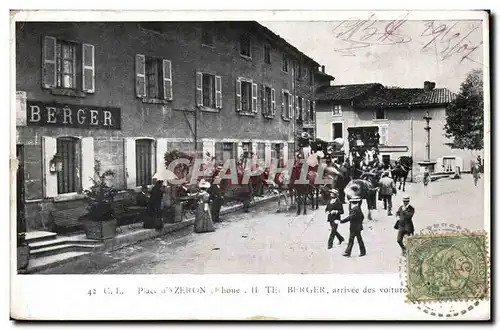 Cartes postales Place d&#39Yzeron Arrivee des voitures