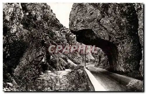 Le defile de la Pierre Lys Cartes postales moderne les rochers surplombant la route
