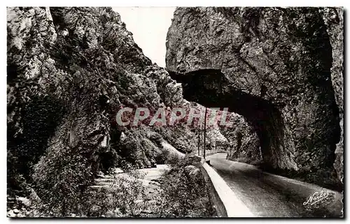 Le defile de la Pierre Lys Moderne Karte les rochers surplombant la route