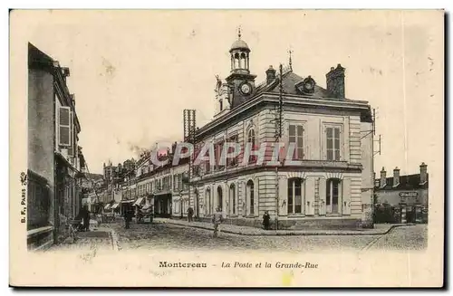 Cartes postales Montereau La poste et la grande rue