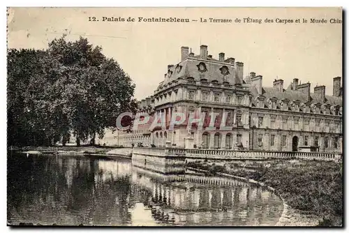 Palais de Fontainebleau Cartes postales La terrasse de l&#39etang de carpes et le musee