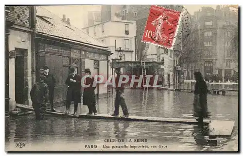 Paris Cartes postales Crue de la Seine Une passerelle improvisee rue GRos