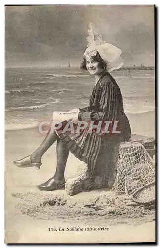 Les SAbles d&#39olonne Cartes postales La Sablaise fait sourire (femme folklore)