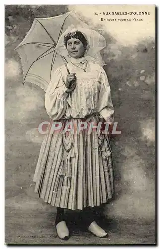 Les SAbles d'olonne Cartes postales En route pour la plage (femme folklore)