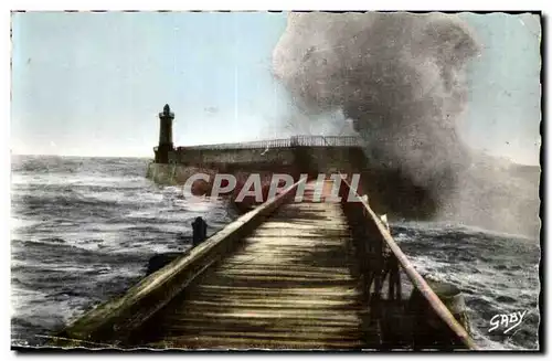 Cartes postales Sables d'olonne Un coup de mer sur l'observatoire de la grande jetee