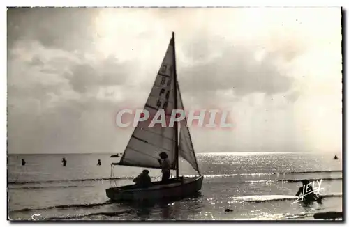 Notre DAme de Monts Cartes postales moderne Canot a voiles sur la plage