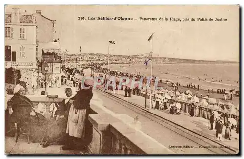 Cartes postales Les Sables d&#39olonne Panorama de la plage pris du palais de justice ( folklore costume )