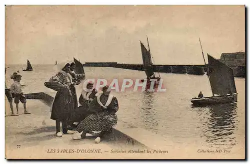 Cartes postales Les Sables d'olonne Sablaises attendant les pecheurs ( folklore costume )