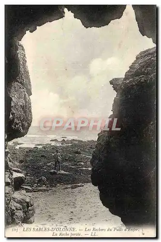 Ansichtskarte AK Sables d&#39olonne les rochers du puits d&#39enfer La roche percee