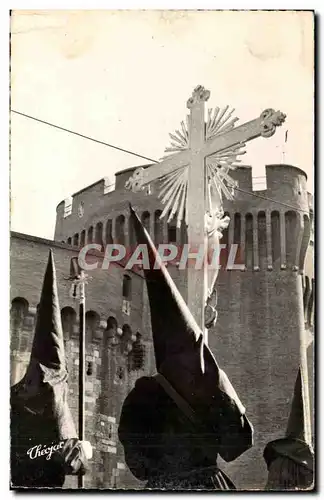 Perpignan Cartes postales Semaine sainte en Roussillon La procession de la SAnch Penitents devant le Castellet