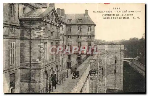 Vincennes Cartes postales Le chateau fort Pavillon de la Reine sortie sur le bois