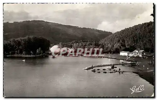 Cartes postales Plage du lac Chambon Natation barques pedalos et peche