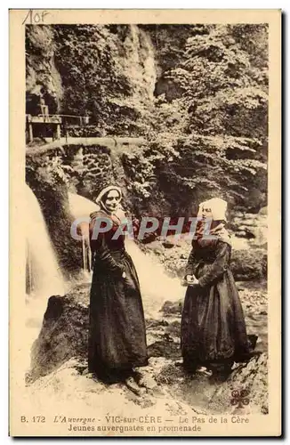 Cartes postales Auvergne Vic sur CEre Le pas d ela Cere Jeunes auvergnates en promenade ( folklore coiffe costum