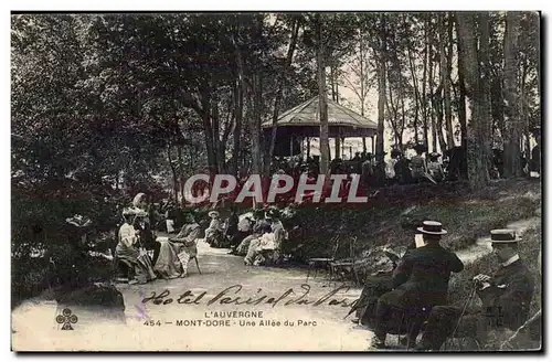 Le Mont Dore - Une Allee du Parc - Cartes postales