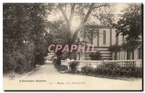 Royat - Une allee du Parc - Cartes postales