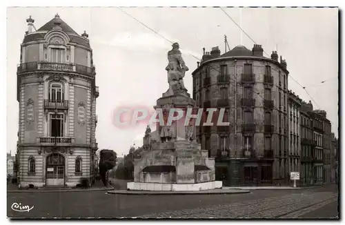 Clermont Ferrand - Place Bansac et Statue du Combattant - Cartes postales