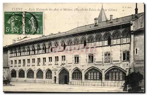 Ansichtskarte AK Cluny Ecole nationale des Arts et metiers (facade du palais du pape Gelase)