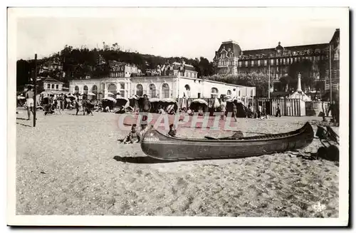 Houlgate Cartes postales La plage devant le casino et le bois de Boulogne (canoe kayak volleyball volley)