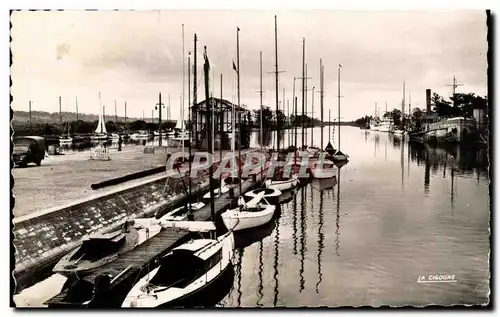 Ouistreham Riva Bella Cartes postales moderne Le port