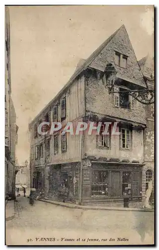 Vannes Ansichtskarte AK Vannes et sa femme rue des Halles