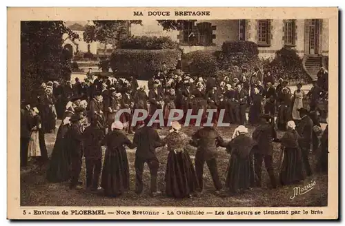 Cartes postales Environs de Ploermel Noce bretonne La Guedillee Les danseurs se tiennent par le bras