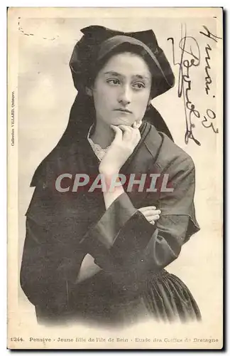 Ansichtskarte AK Pensive jeune fille de l&#39ile de Sein Etude des coiffes de Bretagne (folklore)