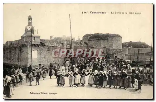 Concarneau Cartes postales La porte de la ville close (danse) TOP