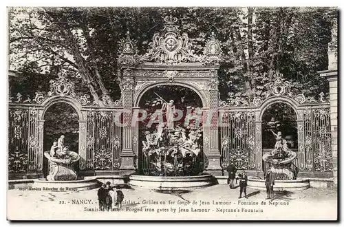 Nancy Cartes postales Place Stanislas GRilles de Jean Lamour Fontaine de neptune