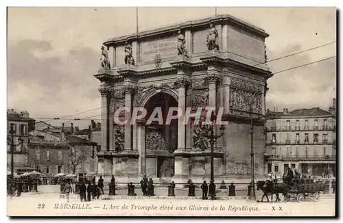 Marseille - L&#39arc de Triomphe eleve aux Goires de la Republique - cheval - horse drawn carriage -