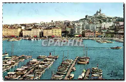 Marseille Ansichtskarte AK Barques de peche dans le port et Notre dame de la garde